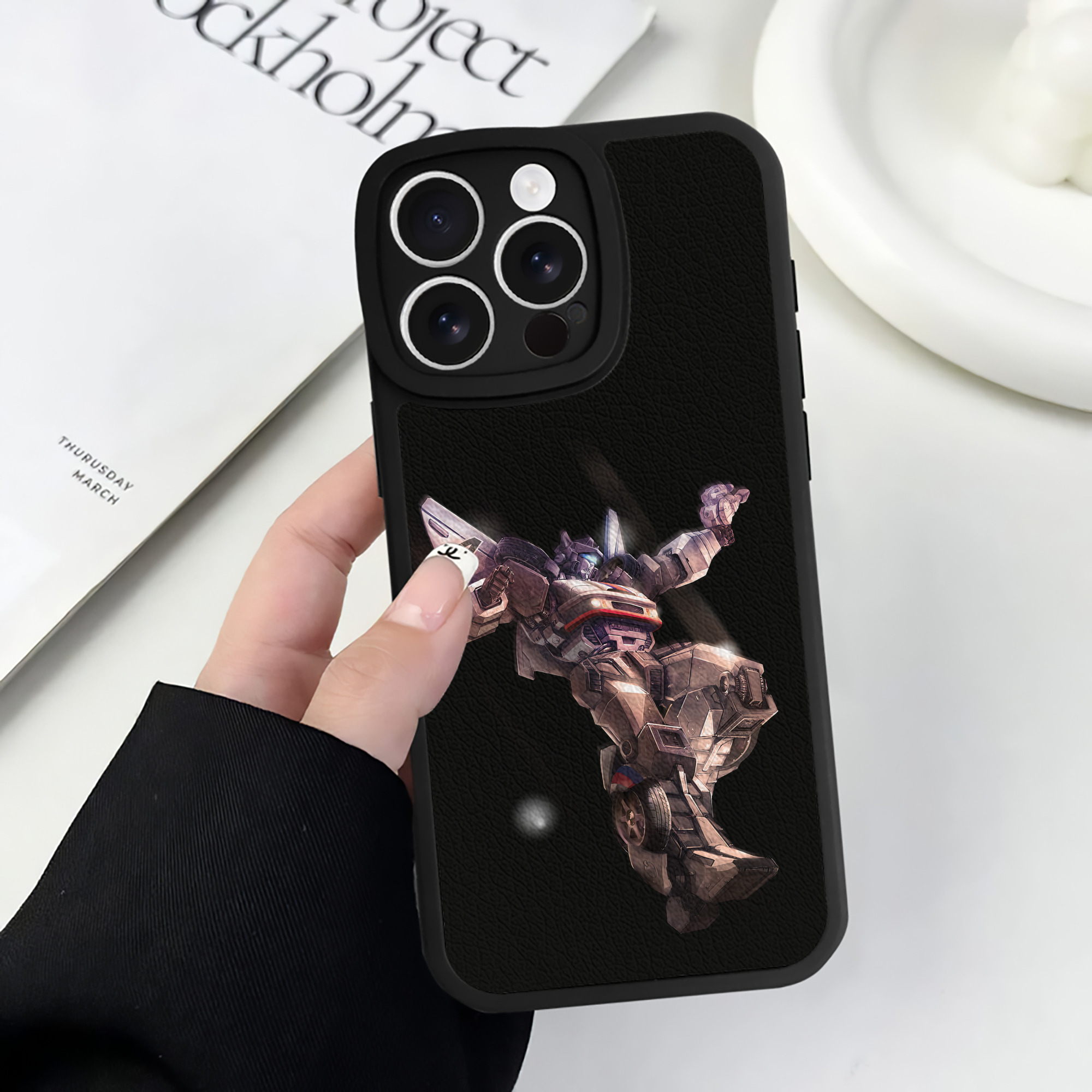 （画像用） Transformers トランスフォーマー 【iPhone 16シリーズ対応】シリコンスマホケース（レザー調） 材質：シリコン